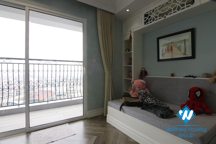 Modern apartment with 3 bedroom apartment for rent in Aqual Center Building 